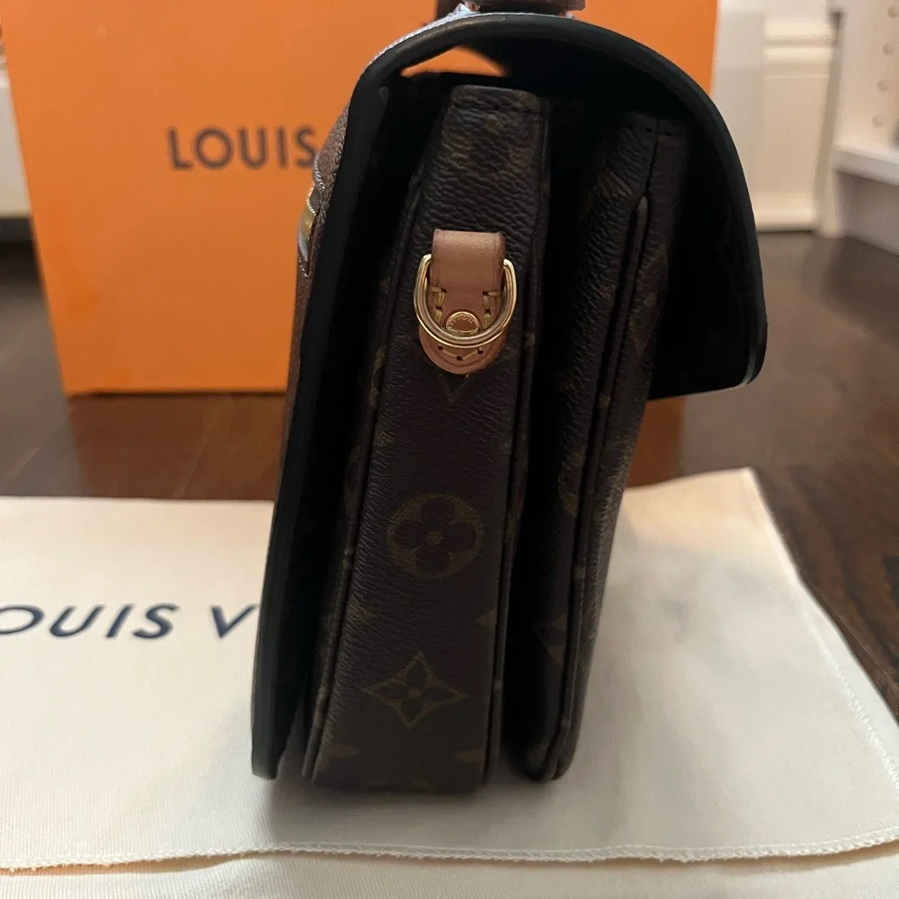 Louis Vuitton Monogram Pochette Métis - Picture 12 of 15